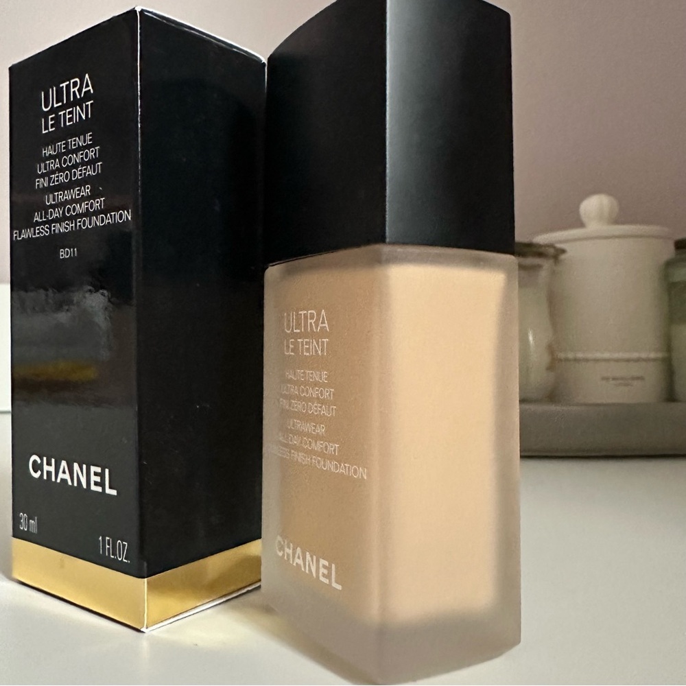 Chanel Ultra Le Teint All-Day Comfort Flawless Finish Foundation (BD11) - Picture 5 of 8